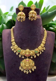 Stunning jadav stone short necklace with guttapusalu hangings -pairing with beautiful jumkhas